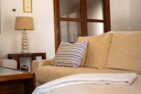 A seating area at Villa con piscina Cala Morell