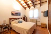 A bed or beds in a room at Villa con piscina Cala Morell