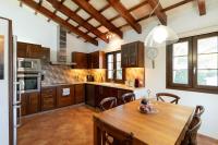 A kitchen or kitchenette at Villa con piscina Cala Morell