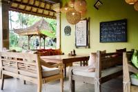 En restaurant eller et andet spisested på Abian Bali Resort Amed