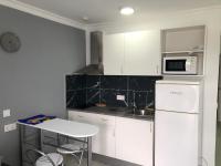 Kuchyň nebo kuchyňský kout v ubytování Apartamentos Aloe