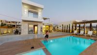 Bazén v ubytovaní 3 Muses Luxury Villas alebo v jeho blízkosti