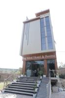 Tòa nhà nơi khách sạn tọa lạc