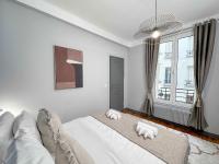 Łóżko lub łóżka w pokoju w obiekcie Cosy Hideaway Near Montparnasse