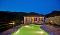 Bazén v ubytovaní Porto Skopelos Villas alebo v jeho blízkosti