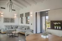 Posezení v ubytování Helios Luxury Villas Private and Superior
