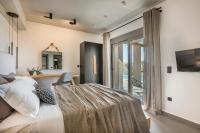 Postel nebo postele na pokoji v ubytování Helios Luxury Villas Private and Superior
