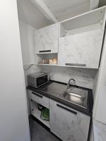 A kitchen or kitchenette at MeliKris home