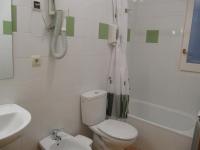 A bathroom at Hostal La Vila