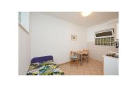 Kuchyňa alebo kuchynka v ubytovaní 1 Bedroom Nice Apartment In Saplunara