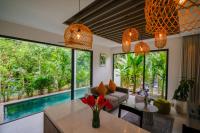 Greenforest Anahata Villa Resortの敷地内または近くにあるプール
