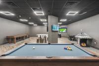 Crowne Plaza Suites MSP Airport - Mall of America by IHGにあるビリヤード台