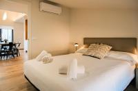 Postel nebo postele na pokoji v ubytování Can Cintet 3 Apartamento con terraza en Besalú