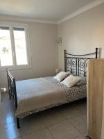 Łóżko lub łóżka w pokoju w obiekcie Villa climatisé avec piscine et jacuzzi