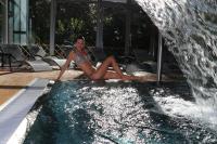 Bazén v ubytování Hotel Villa Golf Cihelny nebo v jeho okolí