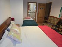 A bed or beds in a room at Acogedoras Habitaciónes en Madrid