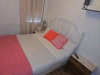 A bed or beds in a room at Acogedoras Habitaciónes en Madrid