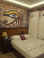 Postel nebo postele na pokoji v ubytování Atlantis Pyramids Inn New