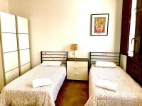 A bed or beds in a room at Apartamentos Ilíberis