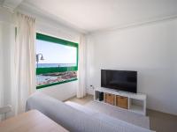 Televízia a/alebo spoločenská miestnosť v ubytovaní Casa Ballena