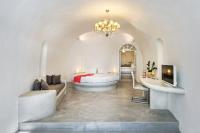 Łóżko lub łóżka w pokoju w obiekcie Alba Cave Villa
