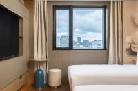 Blossom House Shanghai On The Bundにあるベッド