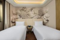 Blossom House Shanghai On The Bundにあるベッド