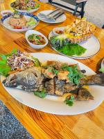 een tafel met meerdere borden voedsel erop bij Charome Resort in Ban Suan On