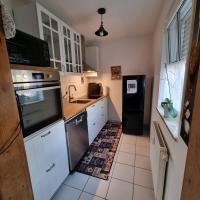 Kuchyň nebo kuchyňský kout v ubytování Happy Trails, Cosy One Room Garten Apartment