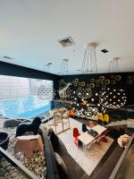 Hồ bơi trong/gần Novotel Suites Celestia at Hotel Residences Manila