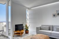 TV a/nebo společenská místnost v ubytování Maranta House, a Home in Madeira
