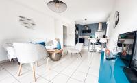 Kuchyňa alebo kuchynka v ubytovaní Bel appartement climatisé & parking