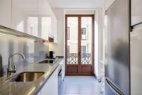 Kuchyňa alebo kuchynka v ubytovaní Sebastian Souviron Suites in Malaga by Solaga Holiday Homes