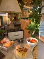 Jedlo v ubytovaní bed & breakfast alebo blízkom okolí