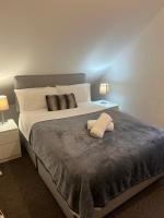 4 bed bungalow near Airportにあるベッド