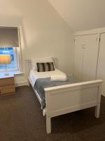 4 bed bungalow near Airportにあるベッド
