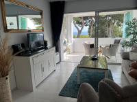Televízia a/alebo spoločenská miestnosť v ubytovaní Miraflores Jardin B 32, pool, wifi in Mijas Costa