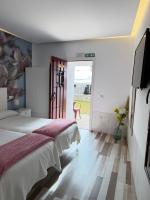TV a/nebo společenská místnost v ubytování Casa Jardín El Colmenar