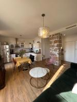 Kuchnia lub aneks kuchenny w obiekcie Cosy flat next Casino in Monaco