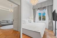 Postel nebo postele na pokoji v ubytování Vodickova Luxury Suites