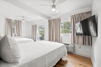 TV&#47;Unterhaltungsangebot in der Unterkunft 4BR2BA Sleeps 12 Pet-Friendly Steps to Beach