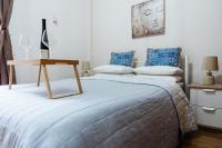 Posteľ alebo postele v izbe v ubytovaní luxury apartment center athens (wifi)