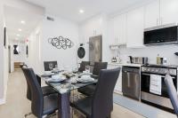 Modern Suite 3 min to Transit Downtown Torontoにあるキッチンまたは簡易キッチン