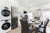 Modern Suite 3 min to Transit Downtown Torontoにあるキッチンまたは簡易キッチン