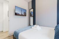 Modern Suite 3 min to Transit Downtown Torontoにあるベッド