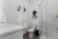 Modern Suite 3 min to Transit Downtown Torontoにあるバスルーム