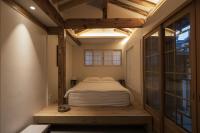 Ein Bett oder Betten in einem Zimmer der Unterkunft Nostalgia Hanok Hotel