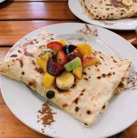 een wit bord met een tortilla belegd met fruit bij Villa 26, Estuary Country Estate, Port Edward, KZN in Port Edward