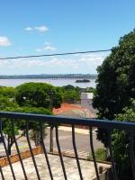 - Balcón con vistas al agua en Hostel Guaíra-PR, en Guaíra