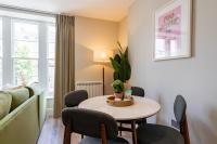 Posezení v ubytování Wellington Place I Your Apartment
